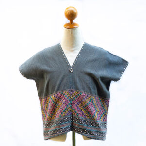 0004 เสื้อผู้หญิงสีเทา